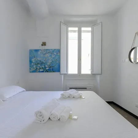 Castelli's Campo 15 Апартаменты *
